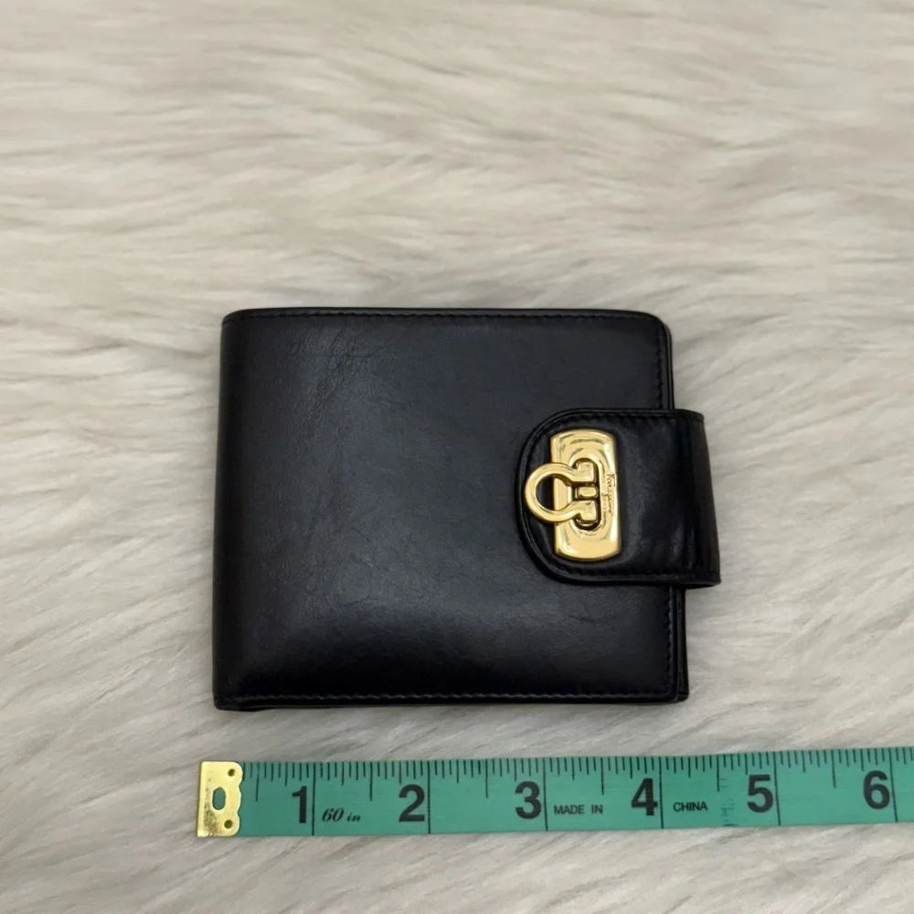 SALVATORE FERRAGAMO - BLACK LEATHER GOLD PLATED SECURE CLOSURE BIFOLD WALLET